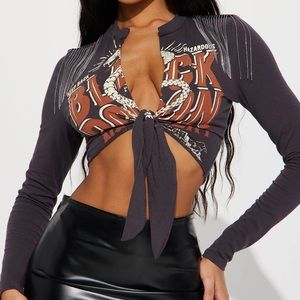 BRAND NEW!! Graphic crop top